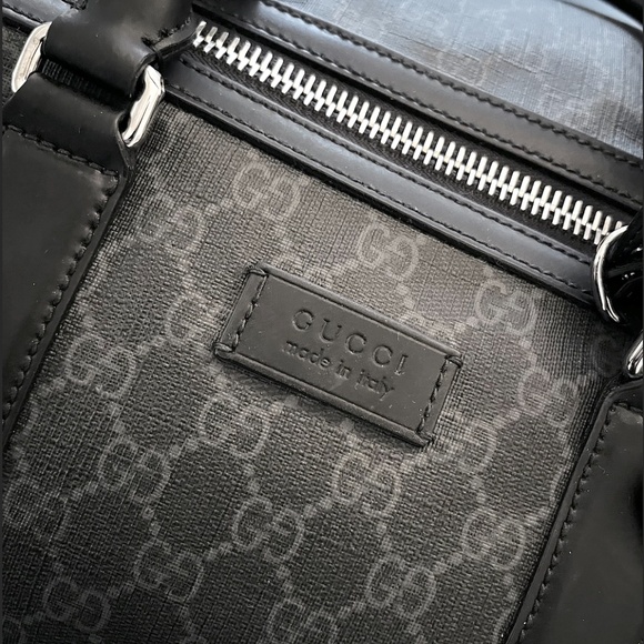 AUTHENTIC GUCCI EDGE LARGE DUFFEL BAG. - Picture 4 of 6